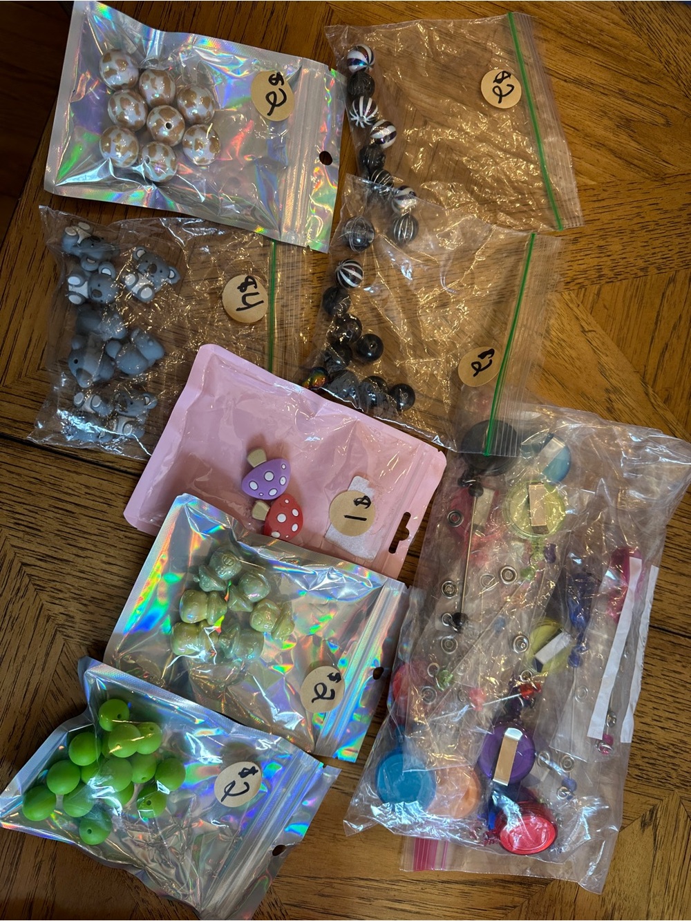 Assorted Beads & name tag/pull card to decorate.  Craft Kit - Unbranded